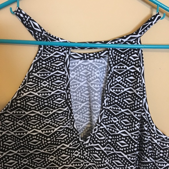 Patterned Tank Top - Picture 3 of 5
